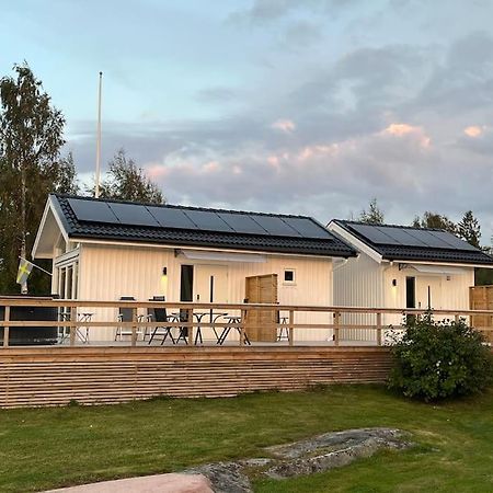 Eget Hus Med Badtunna I Skaergardsmiljoe Villa Kristinehamn Exterior photo