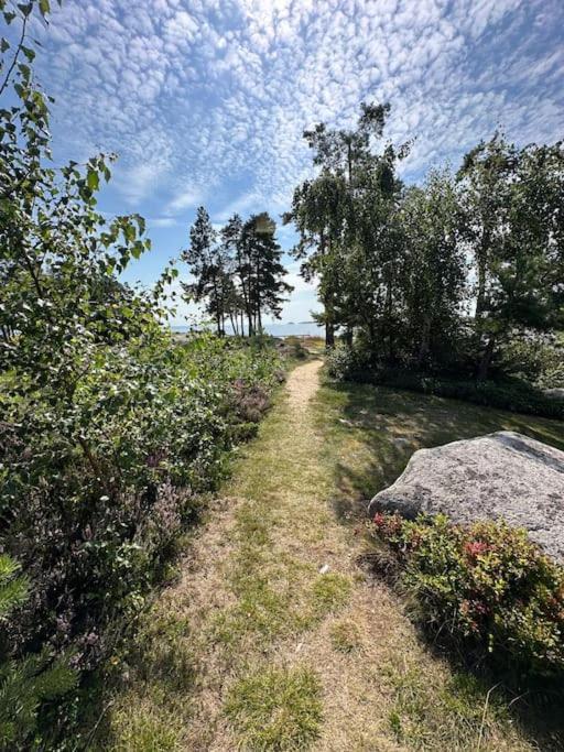 Eget Hus Med Badtunna I Skaergardsmiljoe Villa Kristinehamn Exterior photo