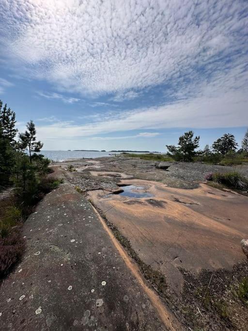 Eget Hus Med Badtunna I Skaergardsmiljoe Villa Kristinehamn Exterior photo