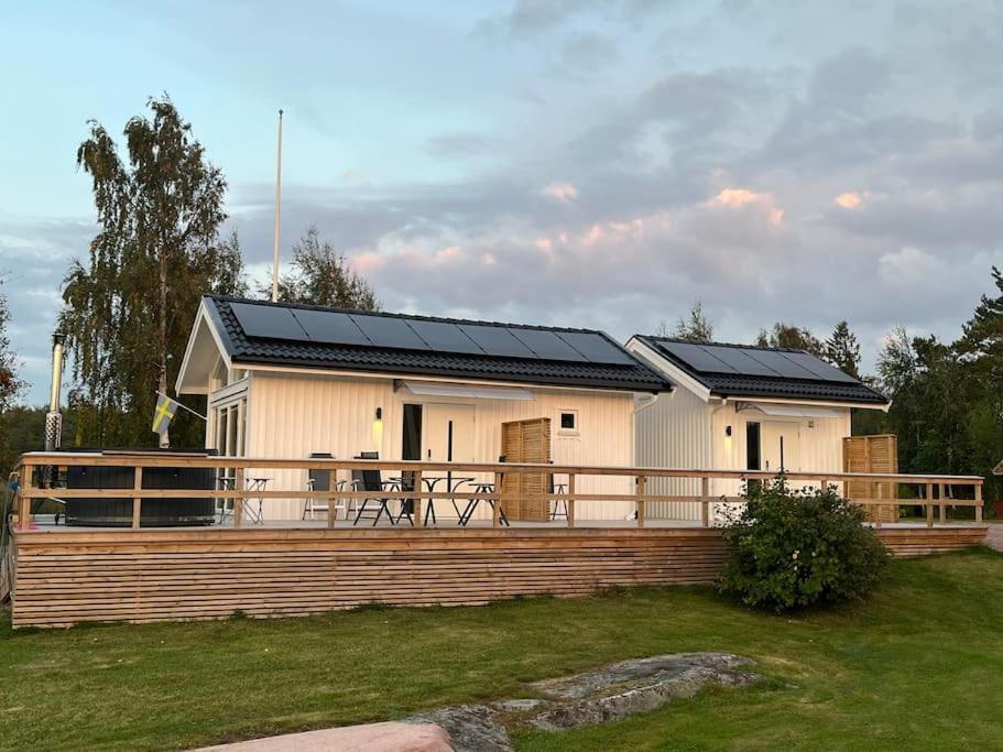Eget Hus Med Badtunna I Skaergardsmiljoe Villa Kristinehamn Exterior photo