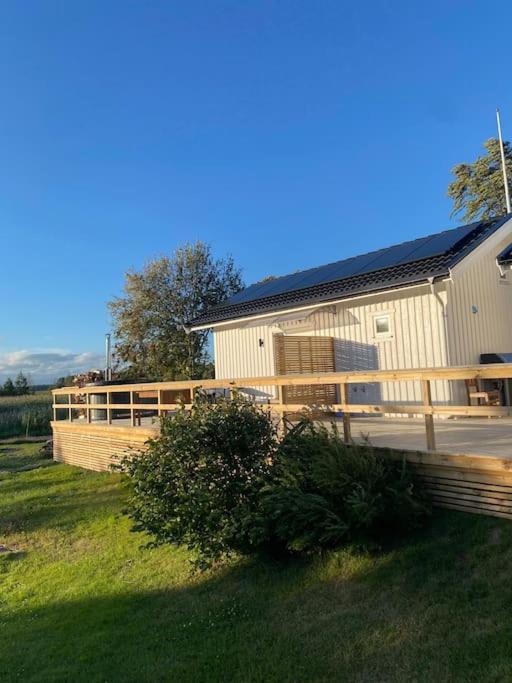 Eget Hus Med Badtunna I Skaergardsmiljoe Villa Kristinehamn Exterior photo