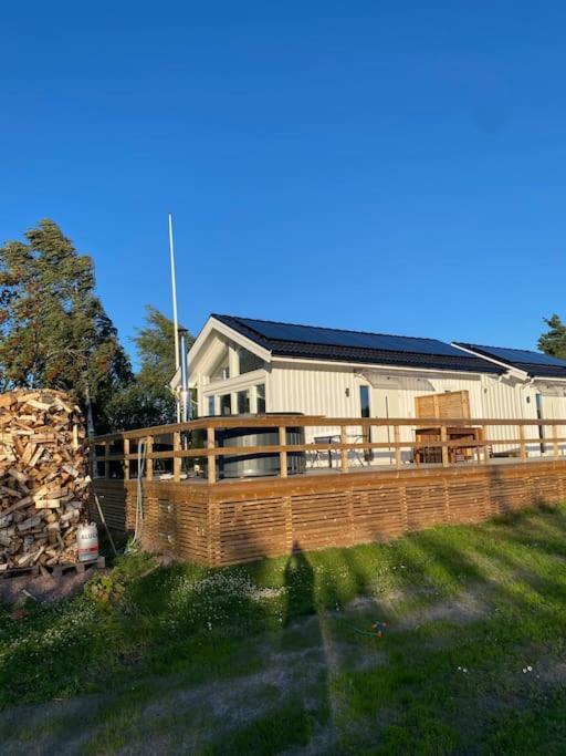 Eget Hus Med Badtunna I Skaergardsmiljoe Villa Kristinehamn Exterior photo